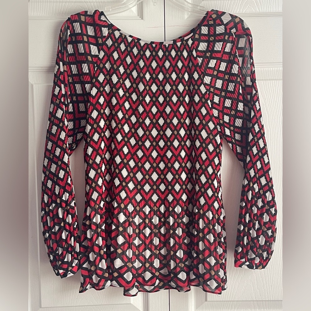 Chico’s Red Black Geo Print Cold Shoulder Sheer Raglan Sleeve Top Size 0 (Small)